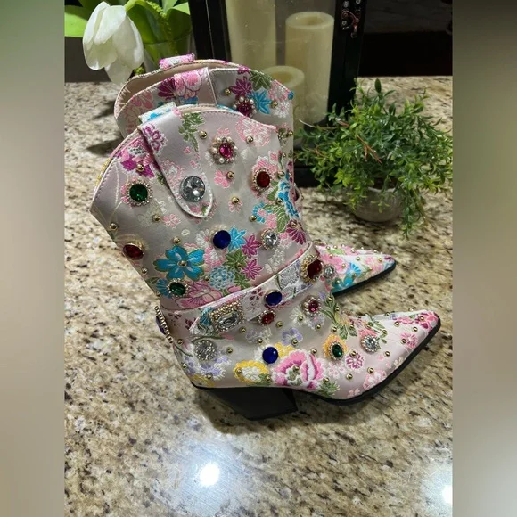 AZALEA WANG DILIGENT EMBELLISHED BASIC CHUNKY BOOTIE IN BONE 7.5 - Picture 2 of 16